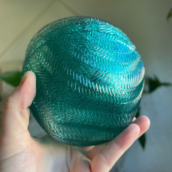 Set of 4 Vintage Teal Glass Bowls Leaf Pattern Dessert / Ice Cream / Berry Dish - Picture 3 of 9